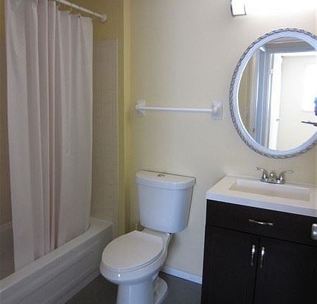 5th image of 2638 N Sheffield Dr