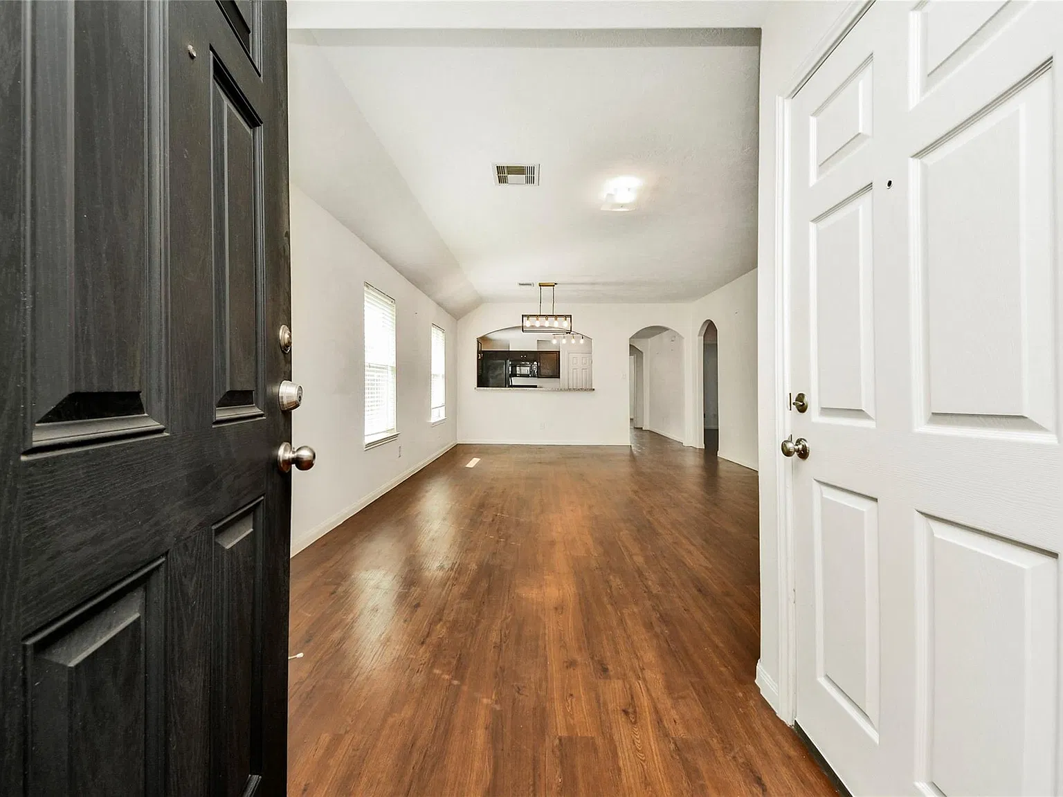 3 bed, 2.0 bath, 1440 sqft, $1,850 — Photo 3