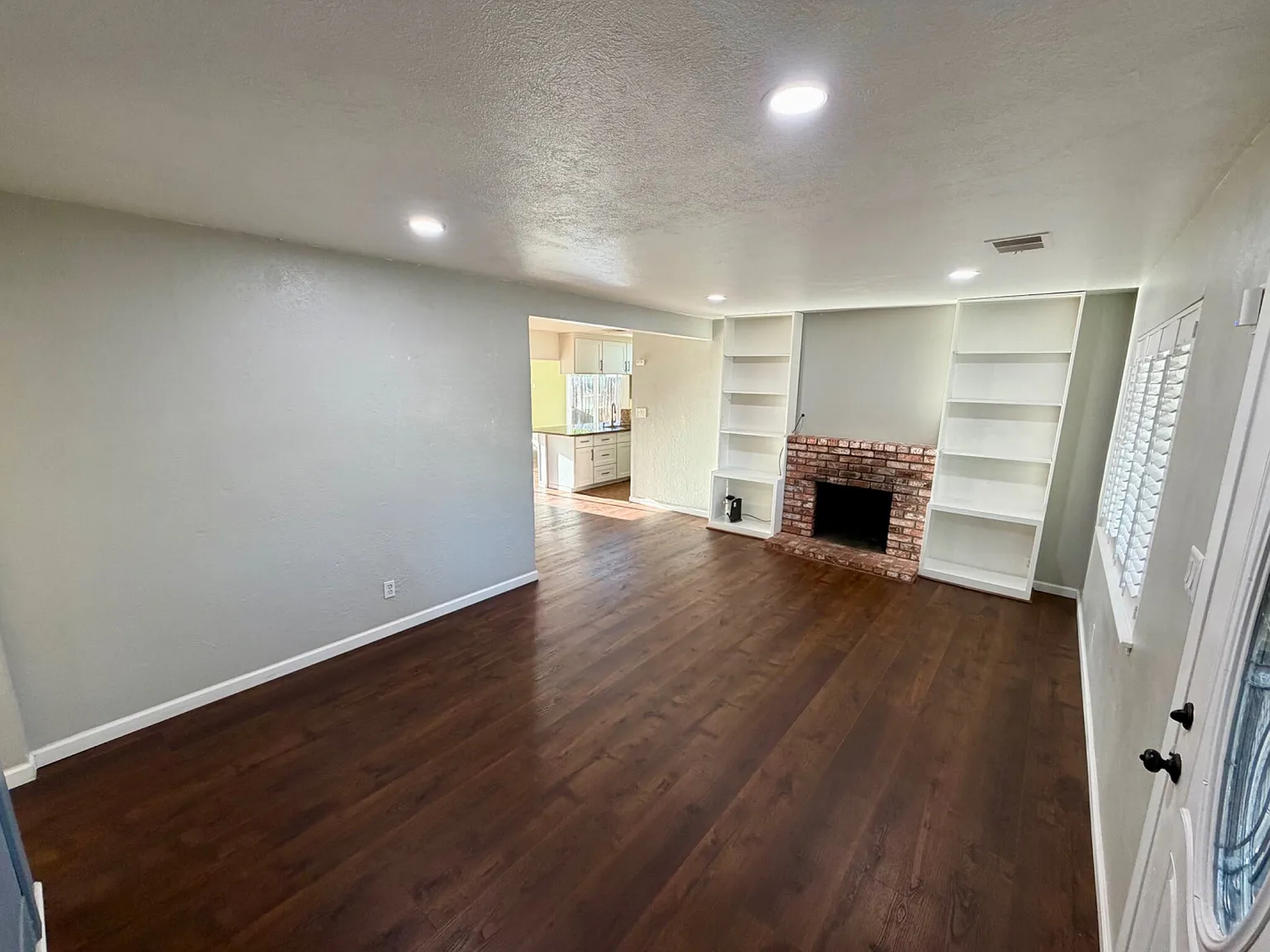 3 bed, 1495 sqft, $3,200 — Photo 3