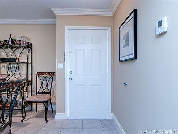 4th image of 519 E Sheridan St #1072