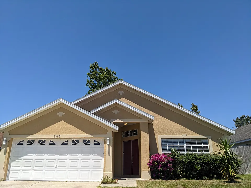 246 Queen Mary Dr