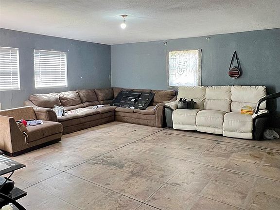 5th image of 1021 SW 33rd St