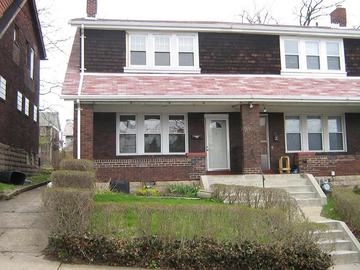 929 Lilac St photo 1