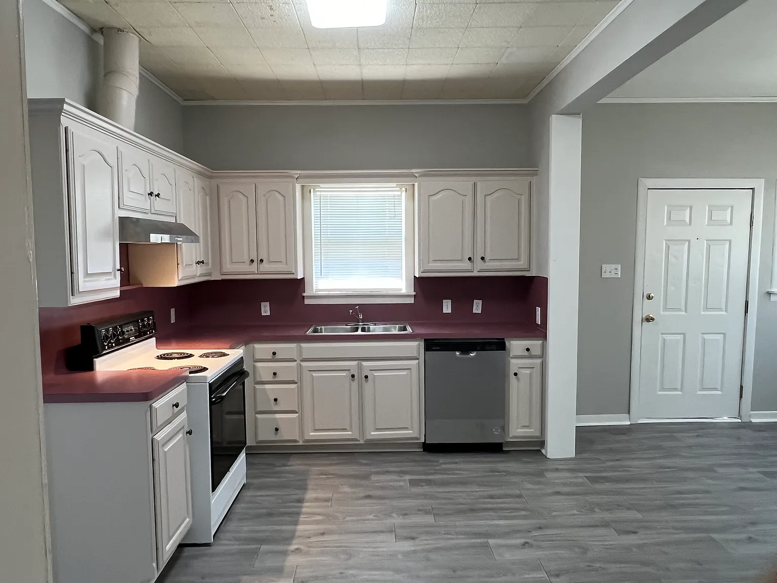 3 bed, 1200 sqft, $1,425 — Photo 2