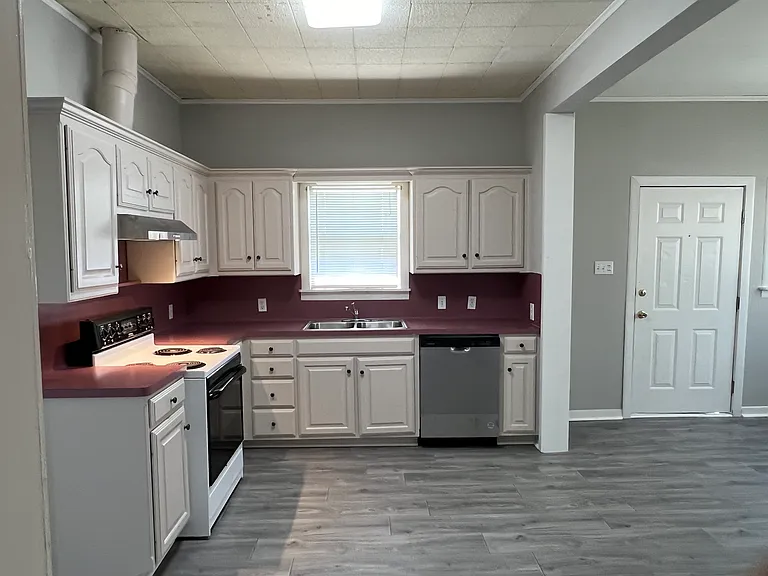 900 NE Access Rd — Photo 2