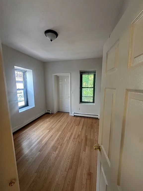 3 bed, 1.5 bath, 1100 sqft, $3,200 — Photo 3