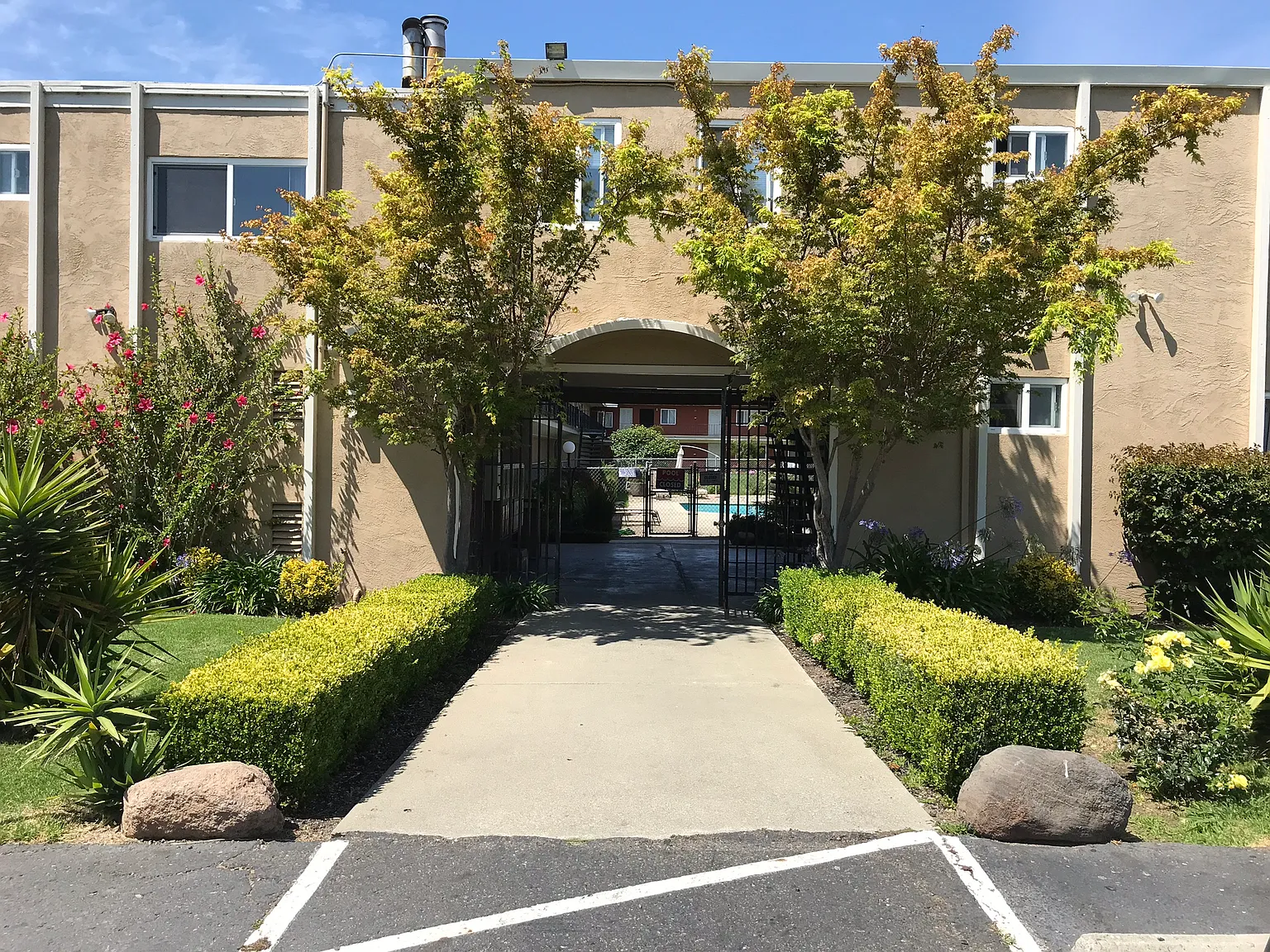 ALAMEDA PARK APARTMENTS — Photo 1