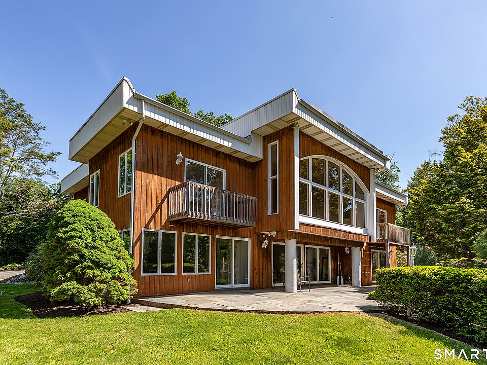 1st image of 9 Oak Point Club