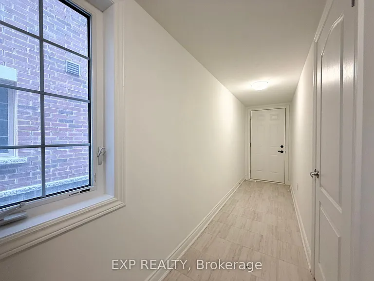 11 Franklin Ave — Photo 22