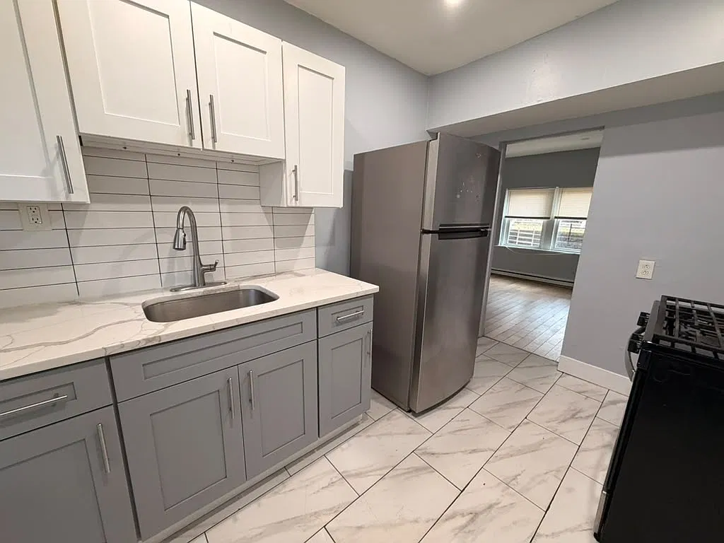 142 Rowe St — Photo 1