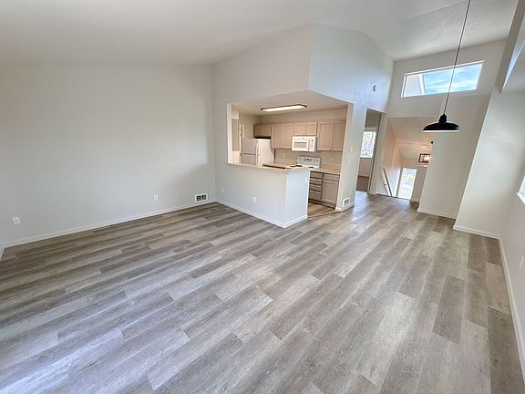 4th image of 5641-5643 N Hills Dr #5645
