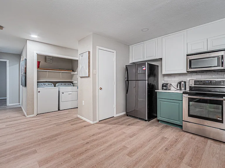 3728 Yosemite Dr — Photo 16