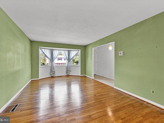 5th image of 10140 Charington Rd
