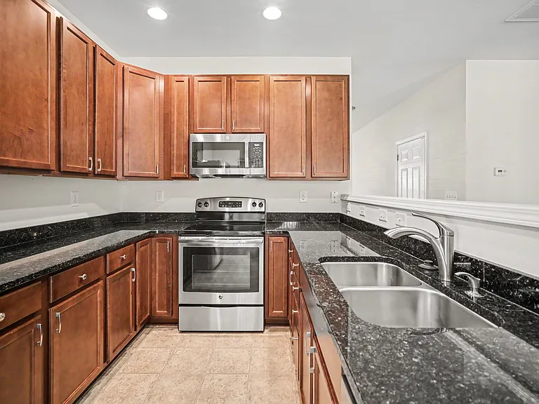 13809 Singleleaf Ln — Photo 8