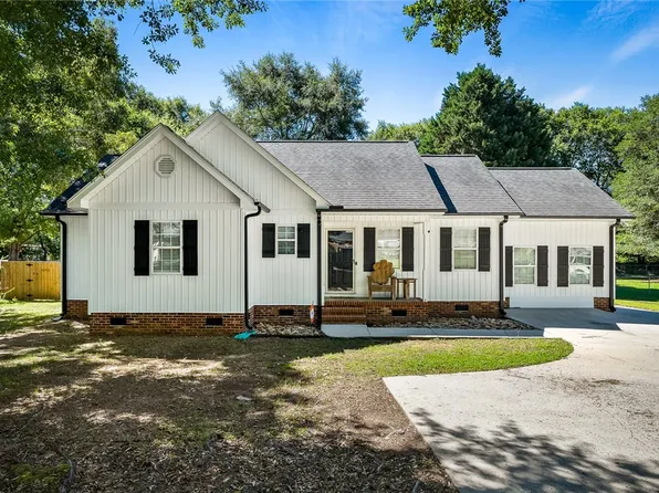 211 Longview Dr, Williamston, SC 29697