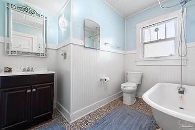 2nd image of 206 Broadmoor Ln
