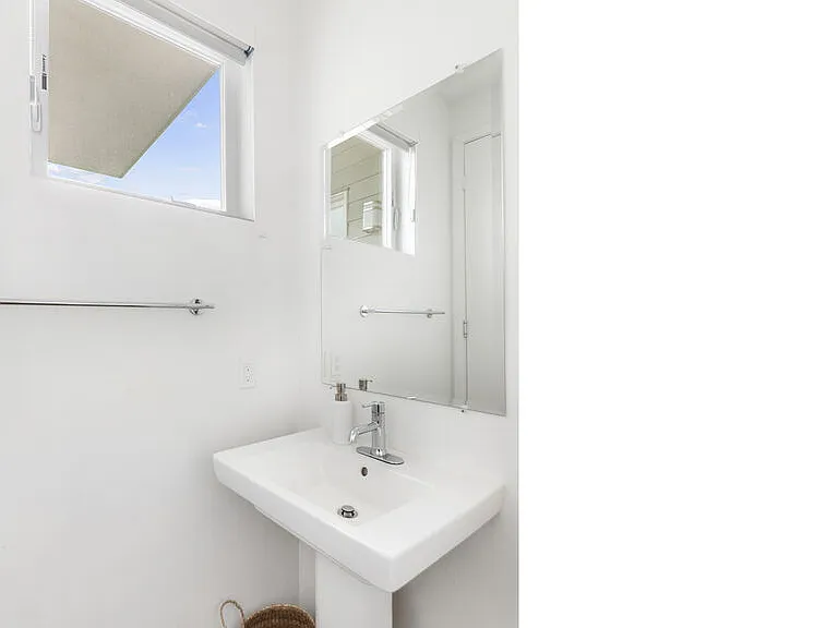 10907 Otsego St — Photo 14