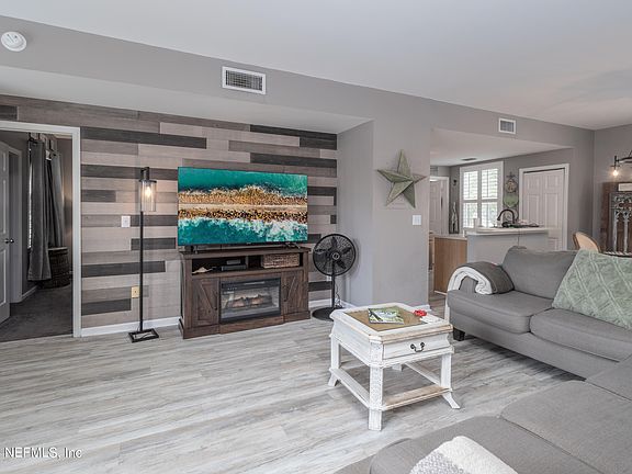5th image of 3010 AQUA VISTA Lane #104