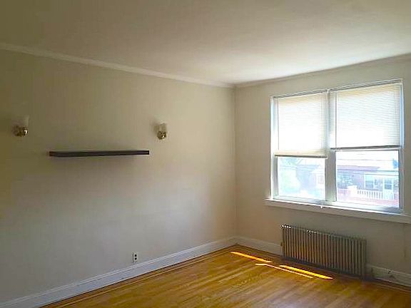 4th image of 3178 46th St #2