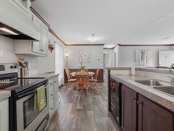 4th image of 360 Michigan Ln