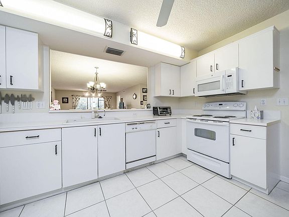 5th image of 9735 Pavarotti Ter APT 102