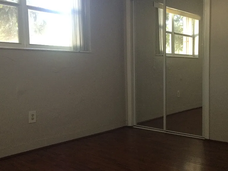 4901 SW 28th Ter — Photo 13