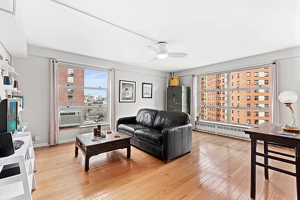1st image of 80 La Salle St APT 10B
