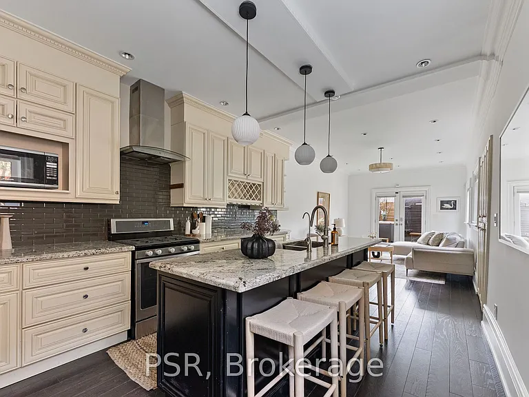 126 Dovercourt Rd — Photo 10