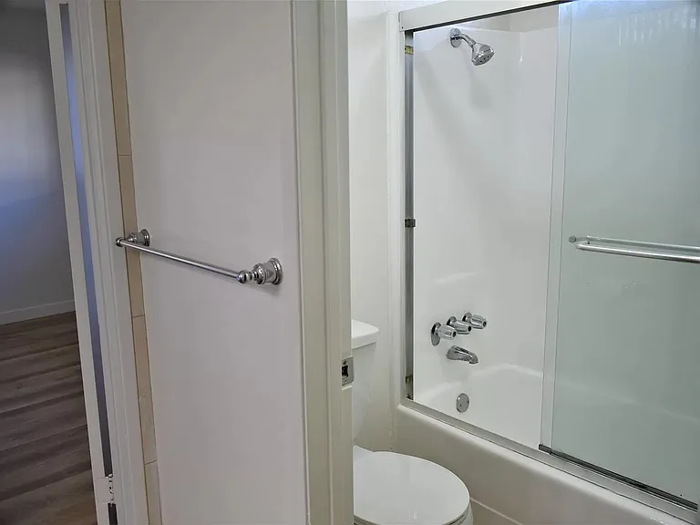 5412 Lindley Ave #103 — Photo 6