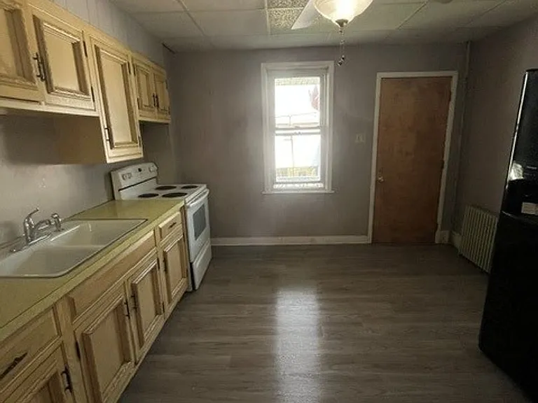 141 W Abbott St — Photo 7