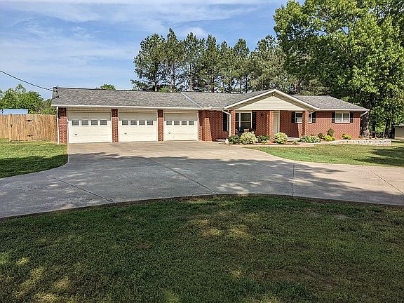 5th image of 302 N Casey Ln