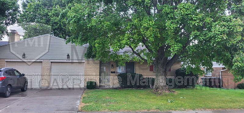 1st image of 425 Heather St