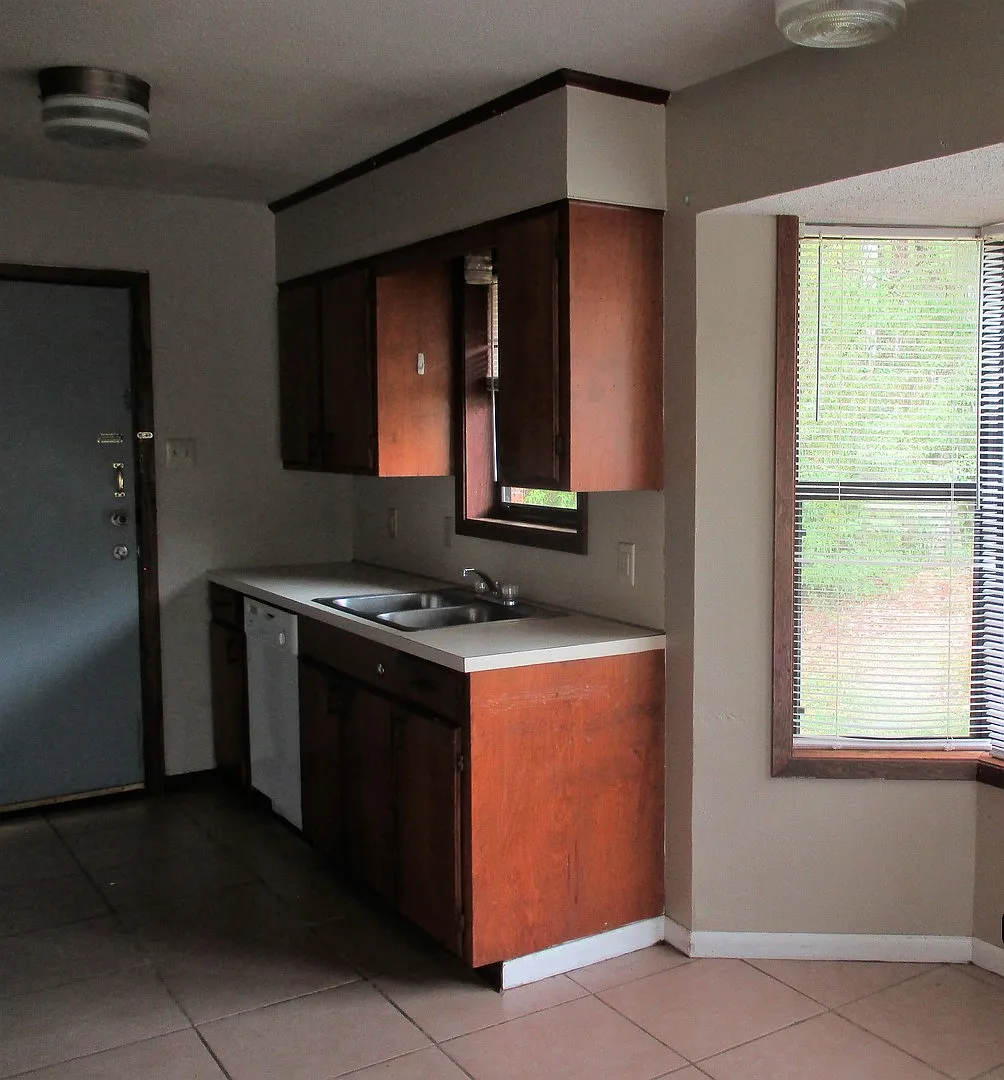 Duplex on Fisher Lane — Photo 4