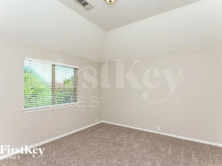 612 Celeste Ln — Photo 13