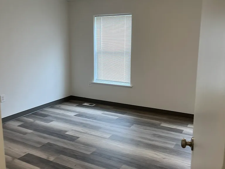 3718 Hawthorne Ave NE — Photo 10