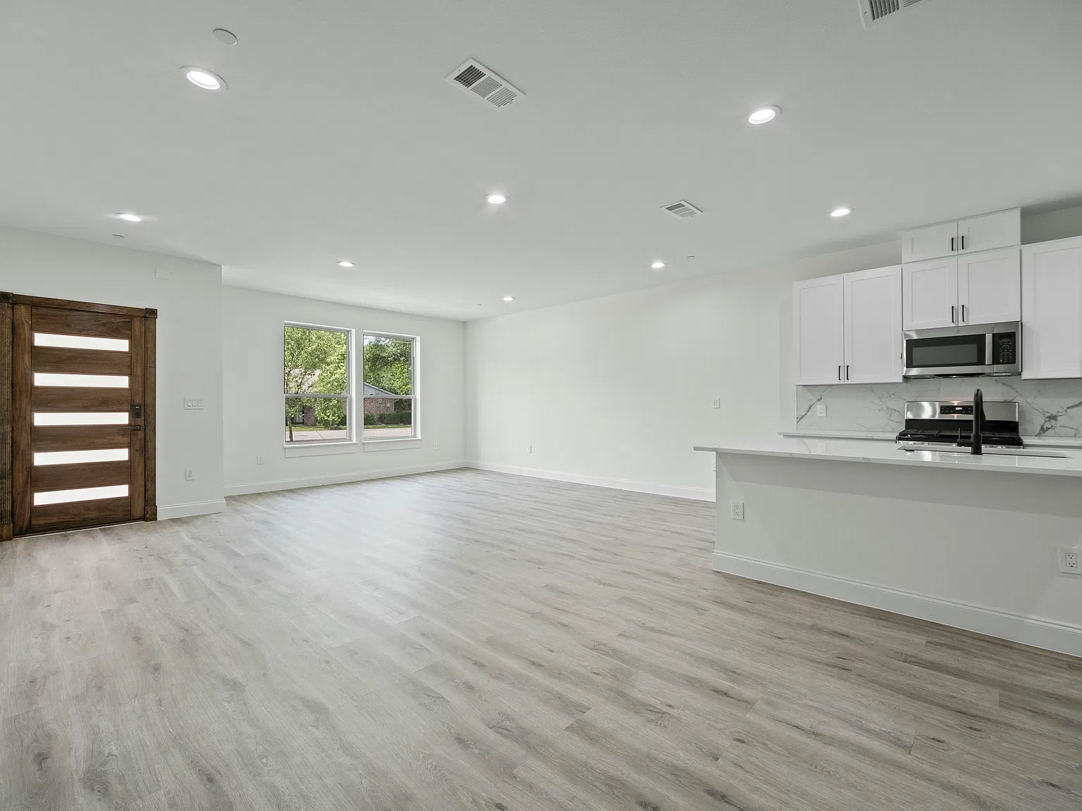 3 bed, 2.5 bath, 2175 sqft, $2,600 — Photo 4