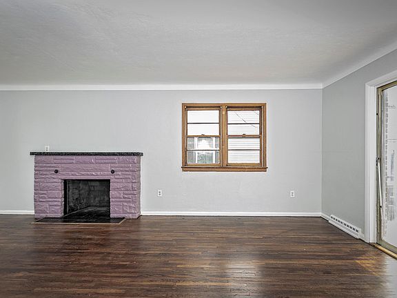 5th image of 215 Sunset Blvd