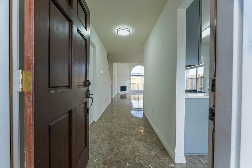 3 bed, 2.5 bath, 1953 sqft, $2,300 — Photo 2