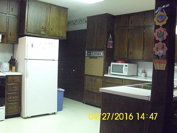 3rd image of 100 Circle Dr
