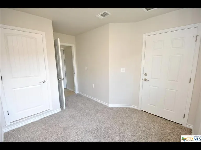 221 Birch Oak Ln — Photo 8