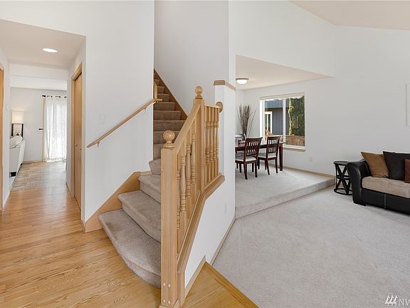 3rd image of 518 Puget Pl S