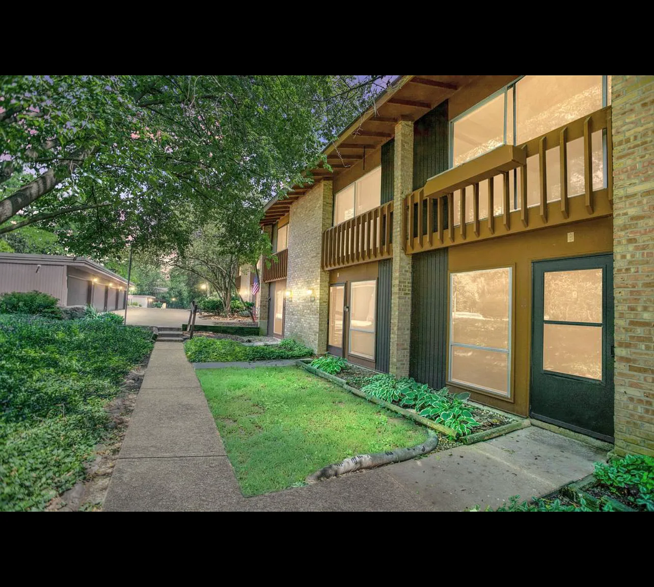 2 bed, 1.5 bath, 1020 sqft, $2,200 — Photo 1
