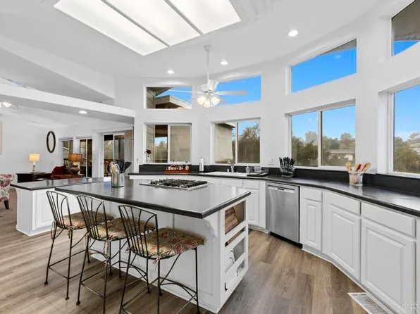 29243 Grandfathers Ln, Valley Center, CA 92082