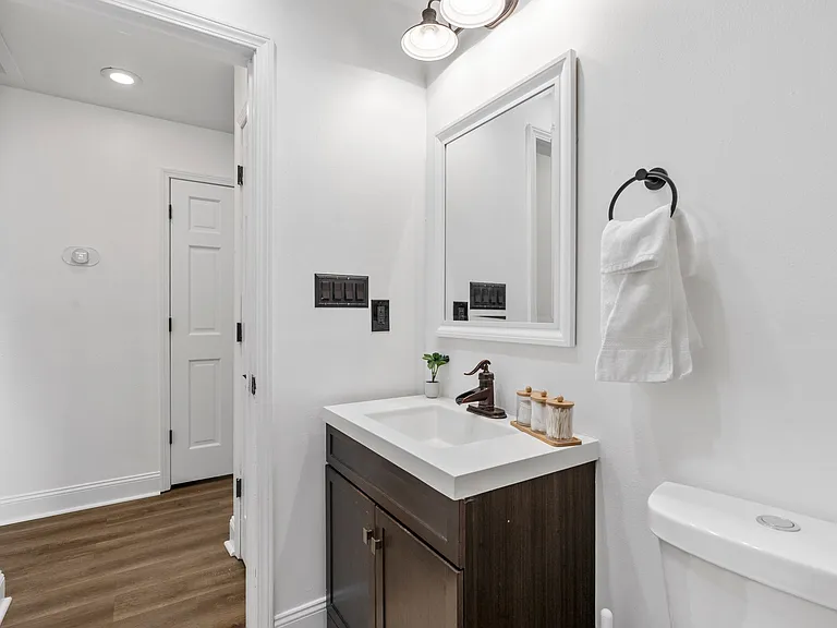 803 Matthews Dr — Photo 20