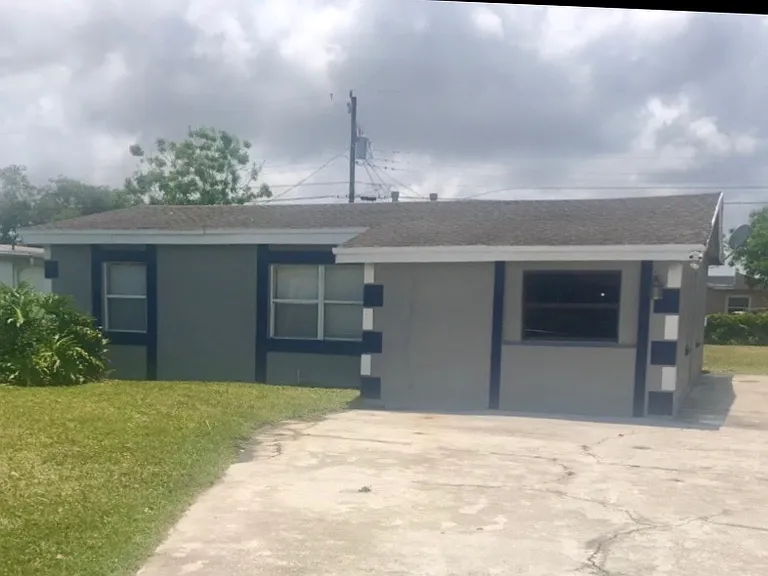 3116 Swift St — Photo 1