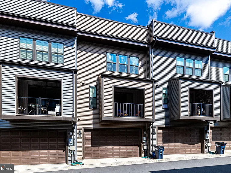 2335 Water Promenade Ave — Photo 60