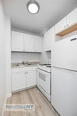 4th image of 39 Gramercy Park N APT 11B