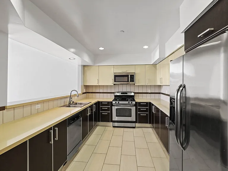 Large-Size Kitchen with Energy-Efficient Appliances