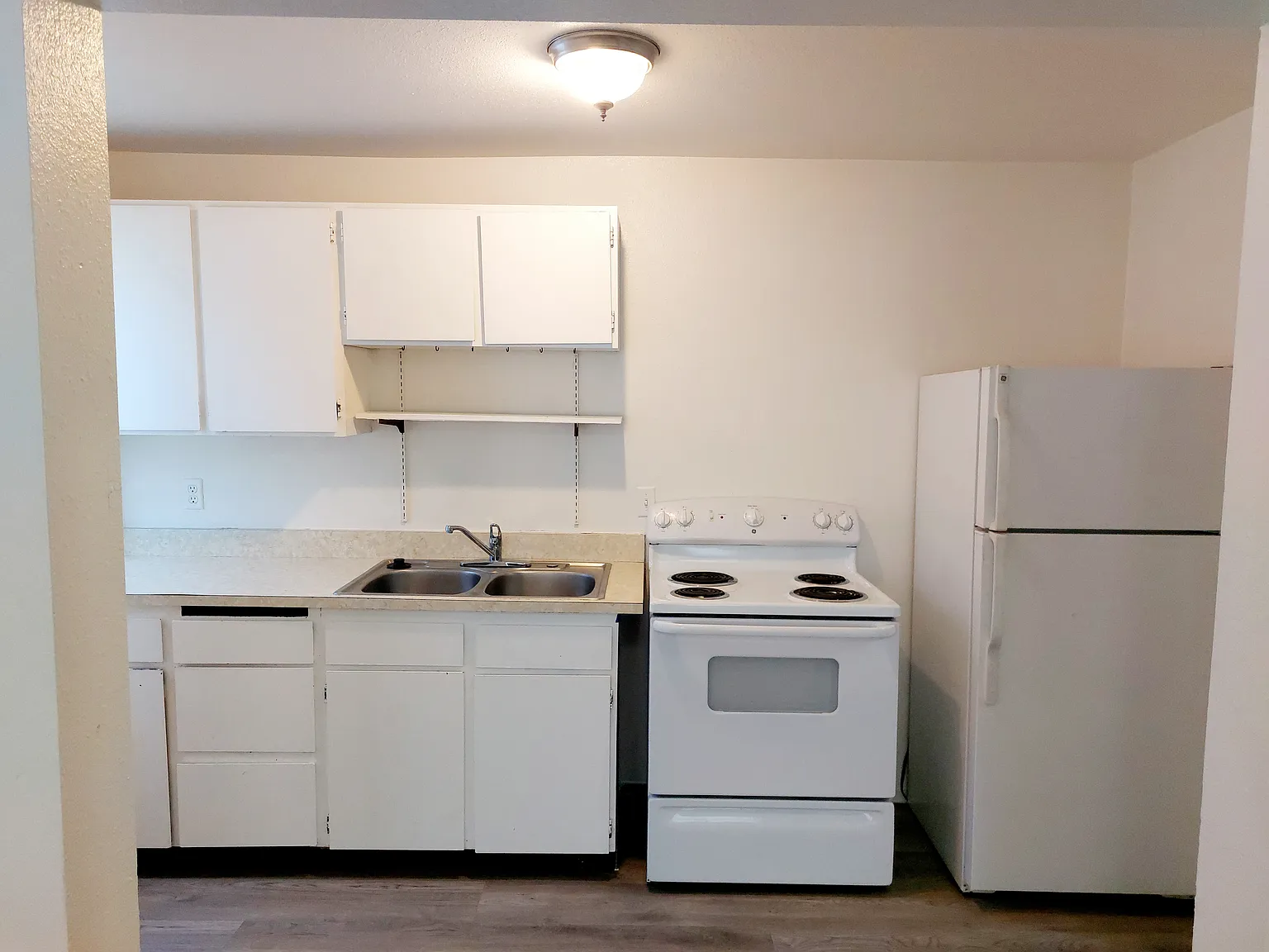 1010 E Evans Ave — Photo 1