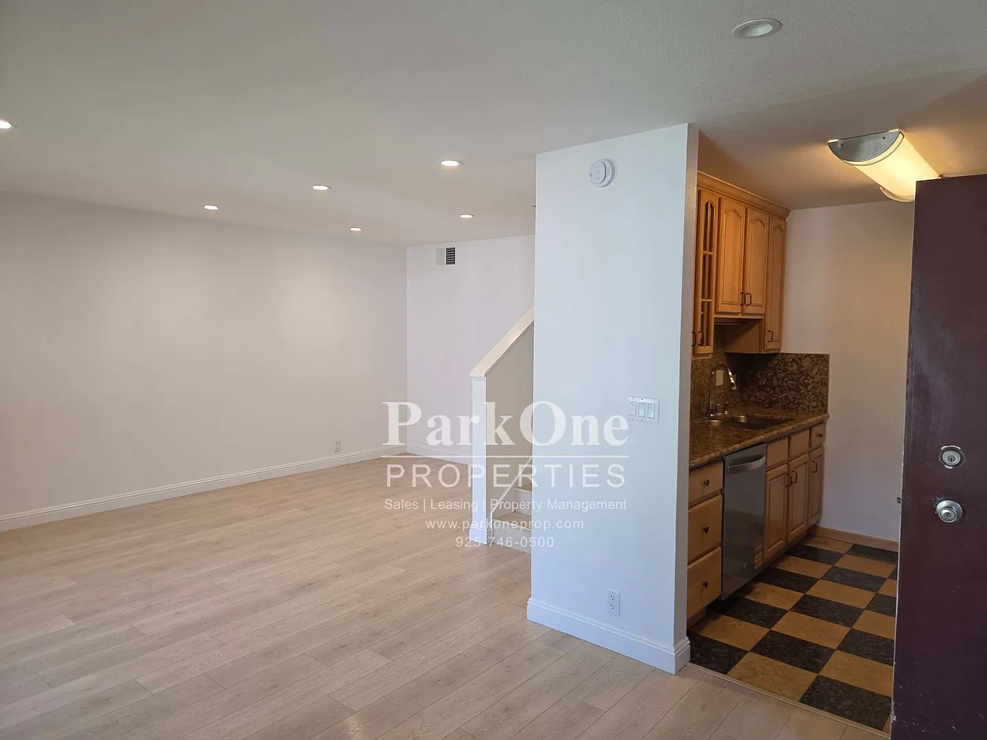 Spacious Walnut Creek Condo with Community Pool — Photo 3